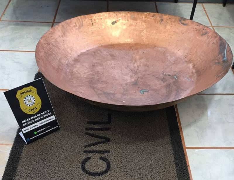Polícia Civil recupera tacho de cobre avaliado em R$ 10 mil em Santo Antônio das Missões