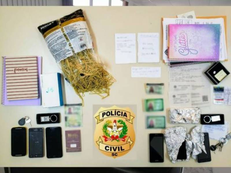 Casal suspeito de envolvimento em mega-assalto a banco em SC é preso em condomínio de luxo no interior de SP