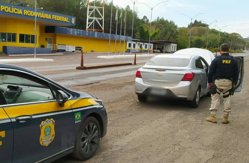 PRF recupera carro na BR 285 em Ijuí