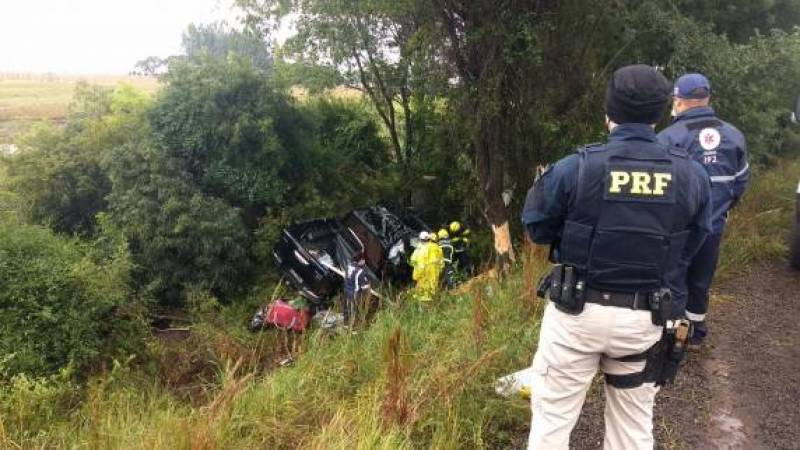 Pescadores sofrem acidente na BR 285