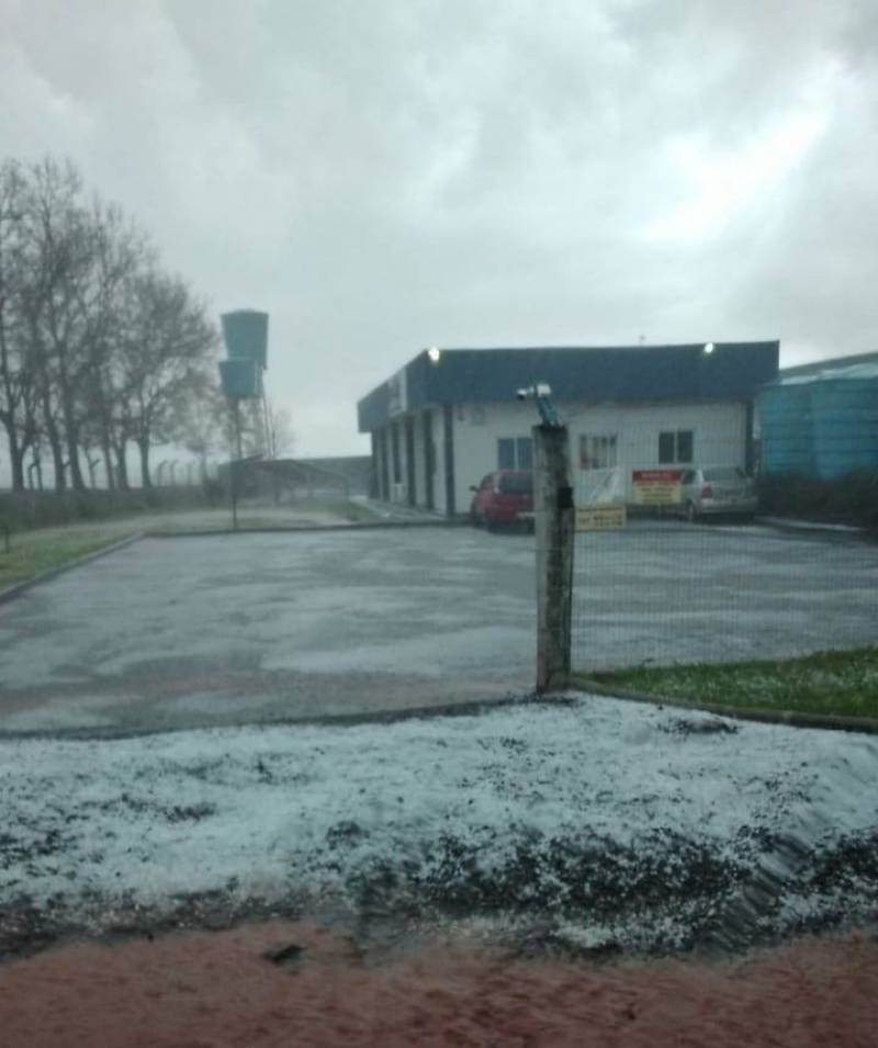 Chuva de granizo atinge Horizontina na tarde desta terça-feira (08)