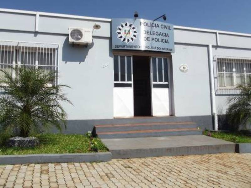 Funcionário público é indiciado por suspeito de cobrança para confeccionar Carteira de