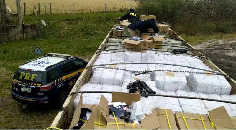 PRF apreende carga milionária de mercadorias estrangeiras no sul do estado