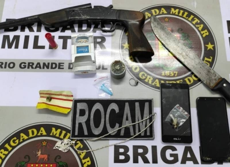 Brigada Militar prende dupla por roubo a pedestre em Santo Ângelo