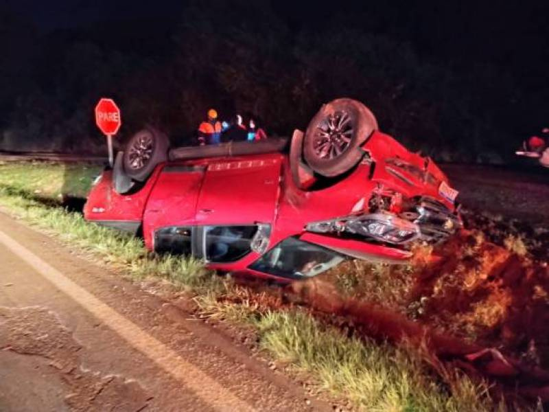 Ultrapassagem em local proibido resulta em colisão na ERS-135 entre Passo Fundo e Coxilha