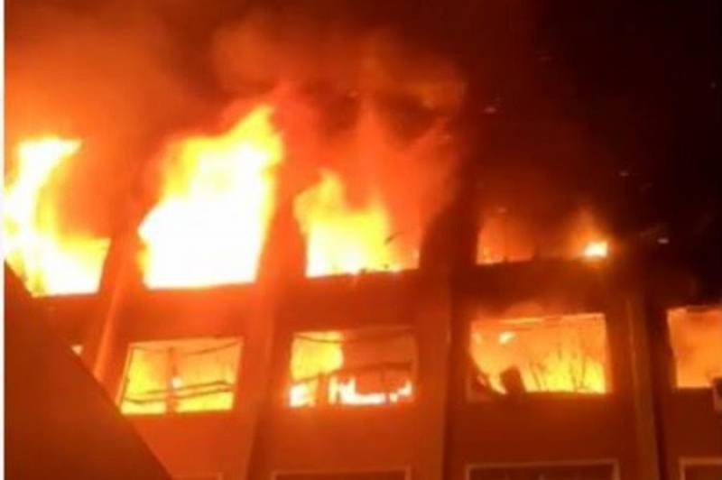 Equipes especializadas realizam buscas a bombeiros desaparecidos em incêndio na SSP