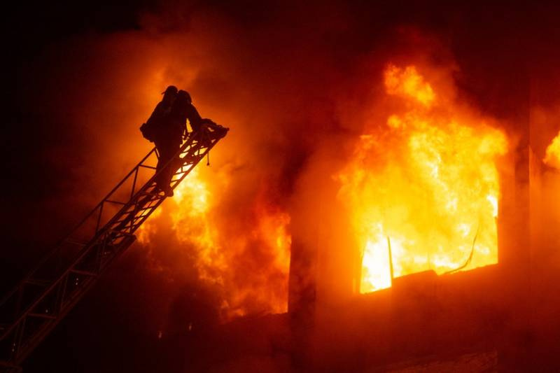 Encontrado o corpo de um dos bombeiros desaparecidos no combate a incêndio no prédio d