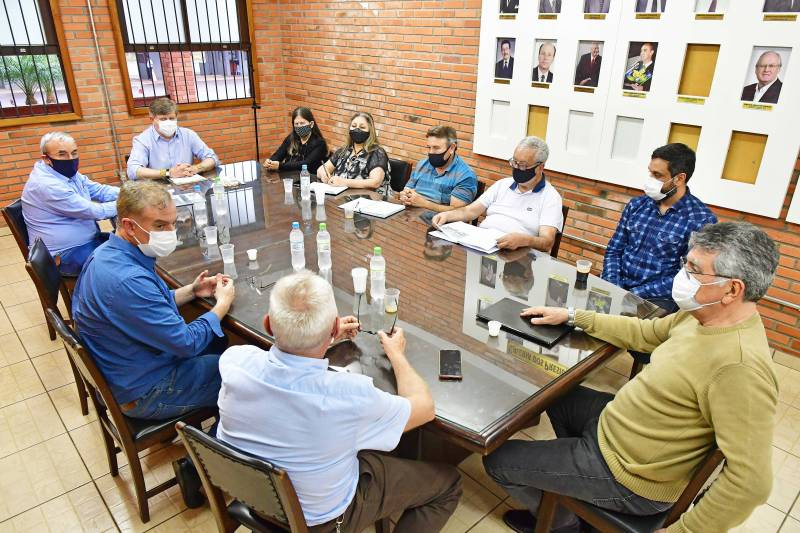 FENAMILHO debate projeto para investimentos no Parque de exposições