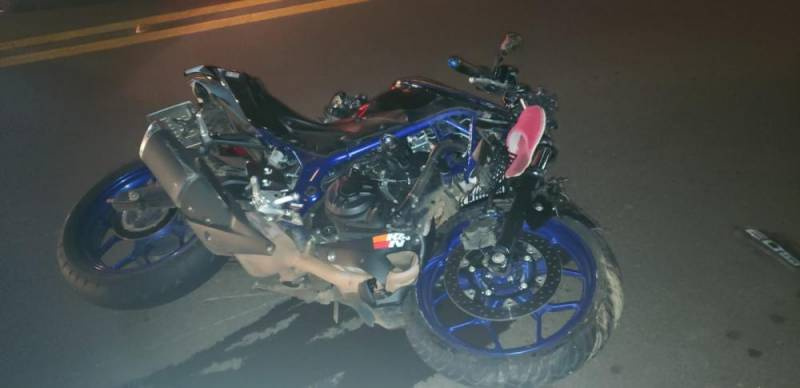Jovem de 25 anos morre em grave acidente entre moto e caminhão