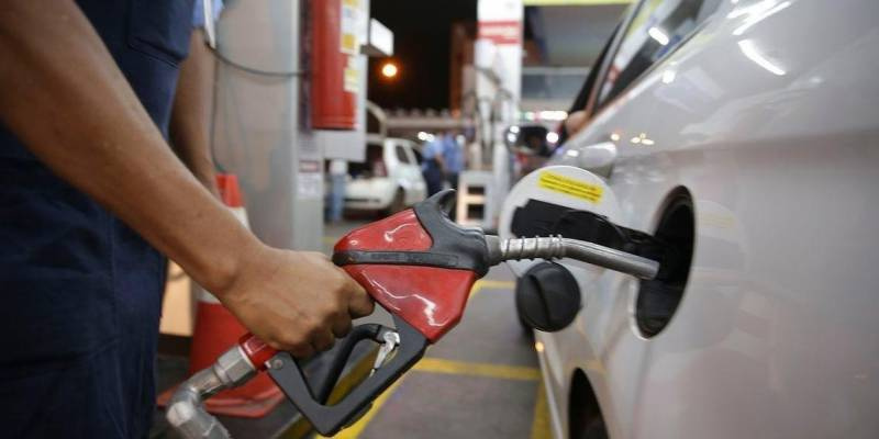 Gasolina tem aumento de 0,94% em outubro e vai a R$ 4,591