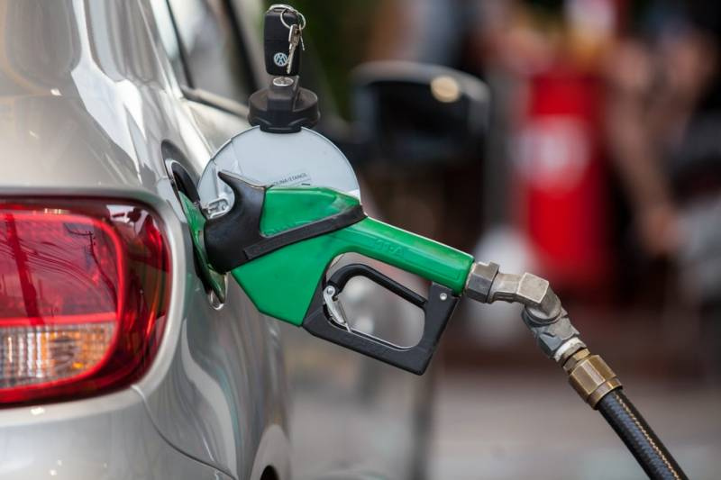 Preço médio da gasolina sobe pela 8ª semana seguida nos postos, mostra ANP