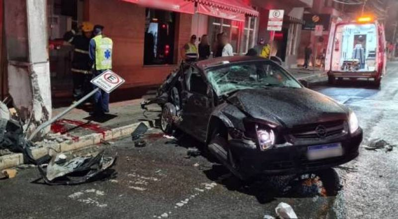 Acidente entre carro, ônibus e moto mata jovem de 18 anos em SC