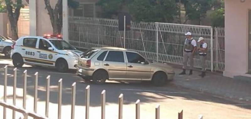 Homem é encontrado morto dentro de veículo no centro de Três Passos