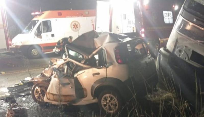 Identificadas as duas mulheres e o menino morto em colisão frontal entre carro e camin