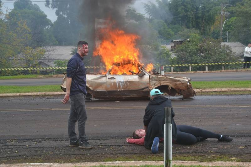 Secretaria de Saúde participa de simulado de acidente de trânsito realizado pelo Corpo de Bombeiros