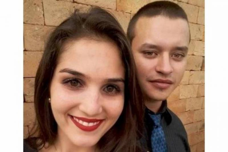 Homem mata esposa a facadas e depois comete suicídio 