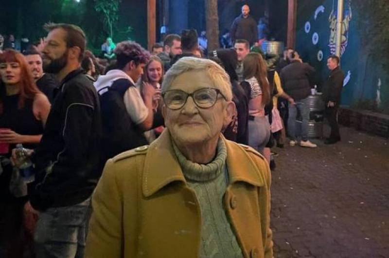 Balada aos 74 anos: avó acompanha netos em casa noturna de Caxias do Sul e repercute na internet