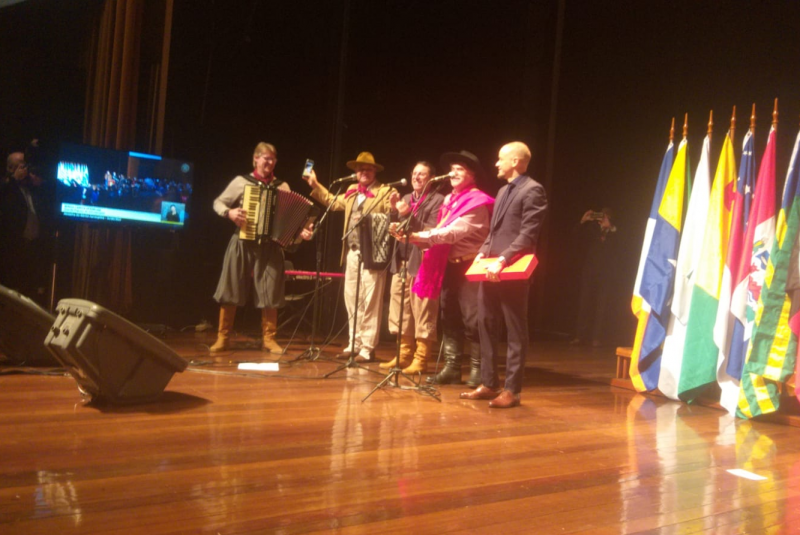 Medalha de Honra ao Mérito Farroupilha  ao Jogador Andres Dalessandro - Assista vídeo
