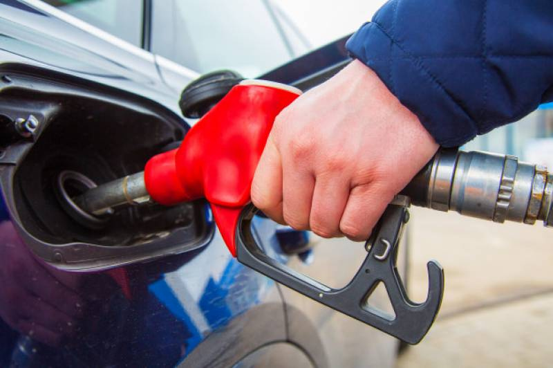 Petrobras anuncia queda de 5% no preço da gasolina nas refinarias