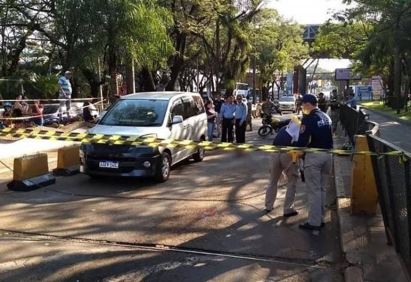 Motociclista brasileiro morre decapitado ao não ver corrente em aduana na Ponte da Ami